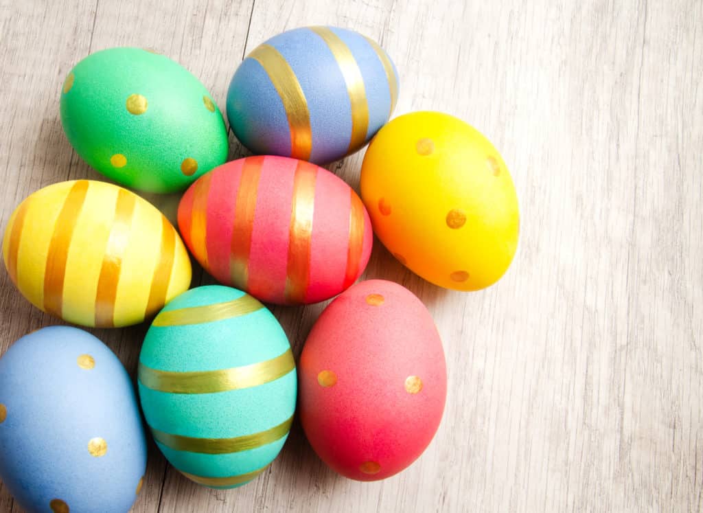 Oeufs de Pâques colorés