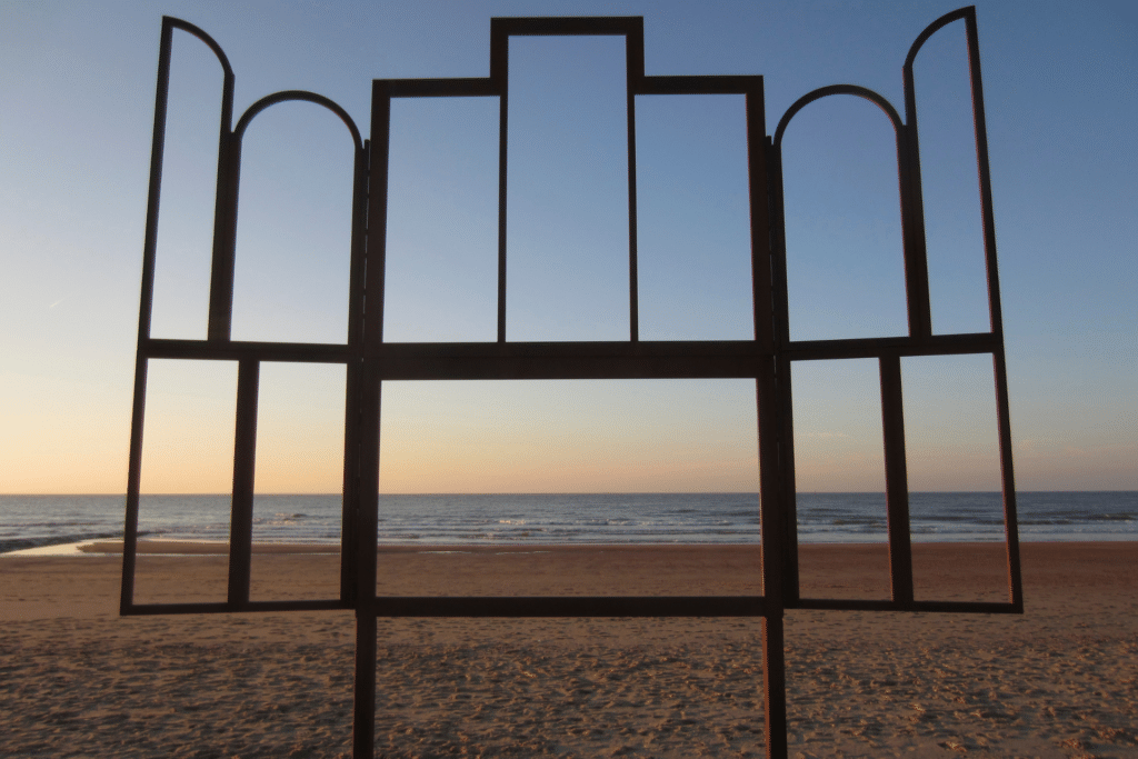 cadre avec la plage en arrière-plan